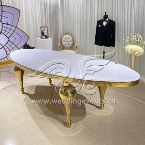 Oval dining table