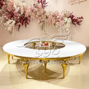 Curved tables for events