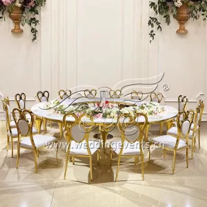 Curved tables for events