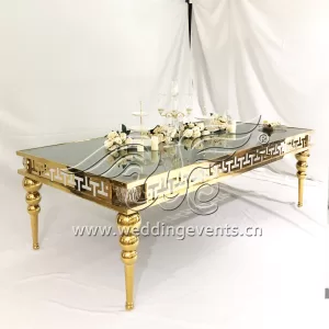 Gold table wedding