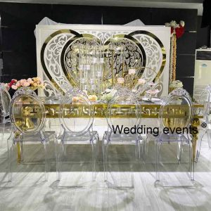 Gold table wedding