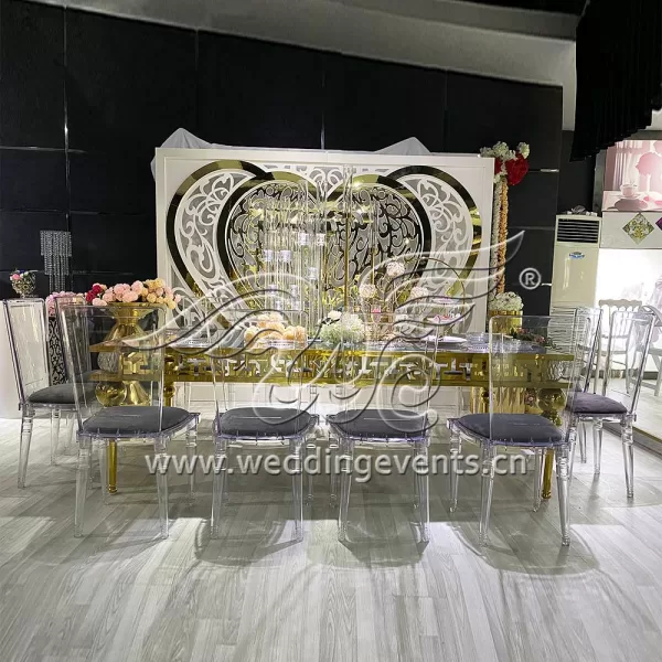 Gold table wedding