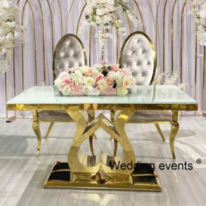 Set a Wedding Reception Table