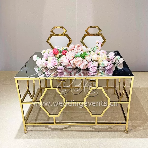 bride and groom wedding table