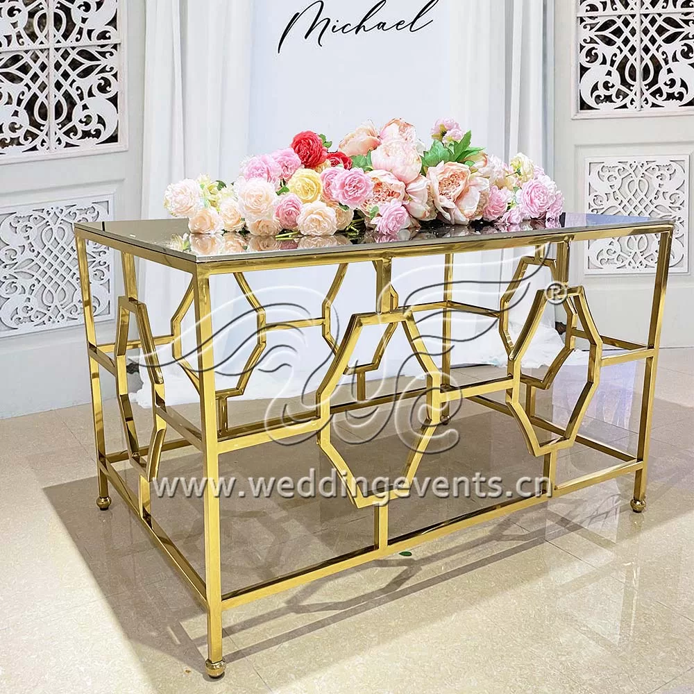 bride and groom wedding table