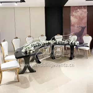 Serpentine Banquet Tables