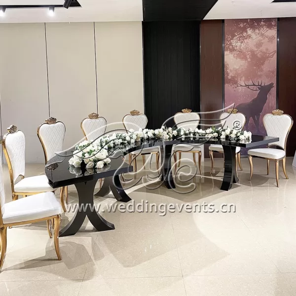 Serpentine Banquet Tables