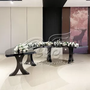 Serpentine Banquet Tables