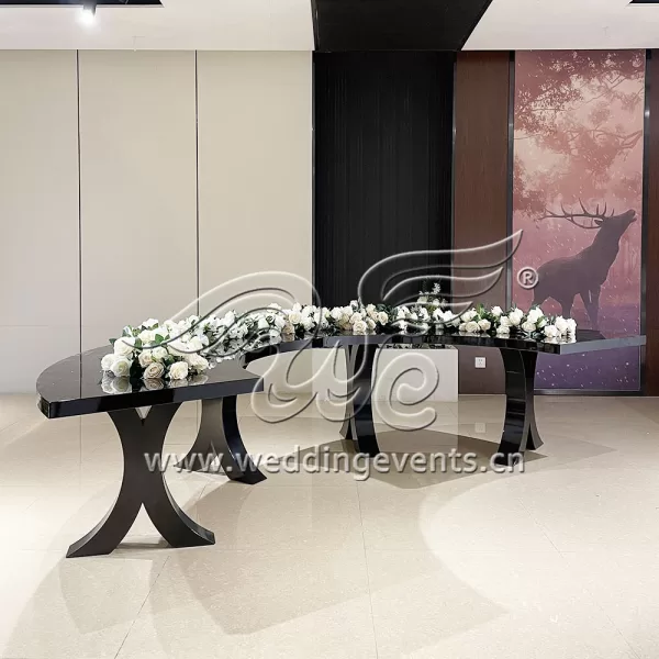 Serpentine Banquet Tables