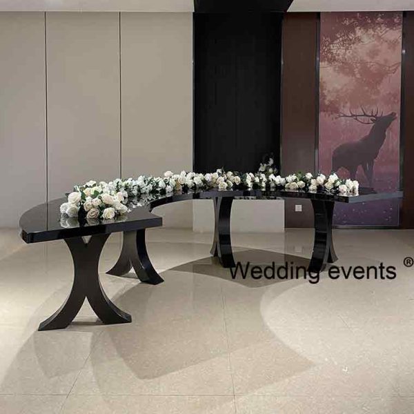 Serpentine banquet tables