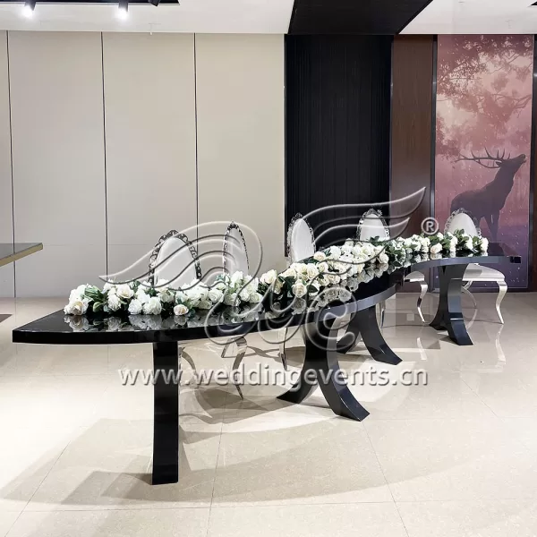 Serpentine Banquet Tables