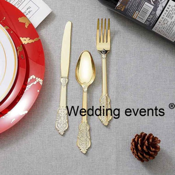 Gold cutlery set