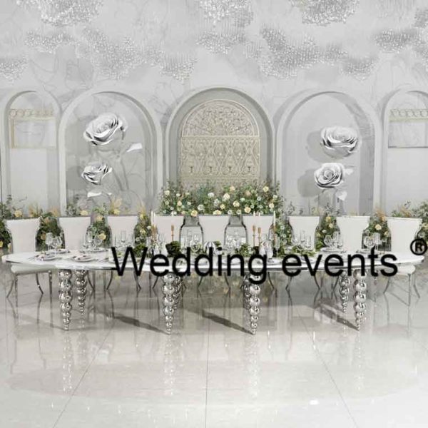 Silver oval wedding table