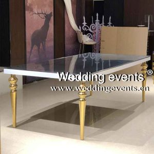 Black and gold wedding tables