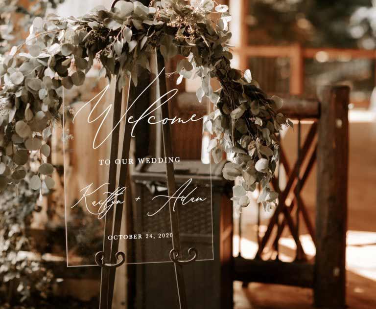 Gorgeous Lucite Wedding Decor Ideas