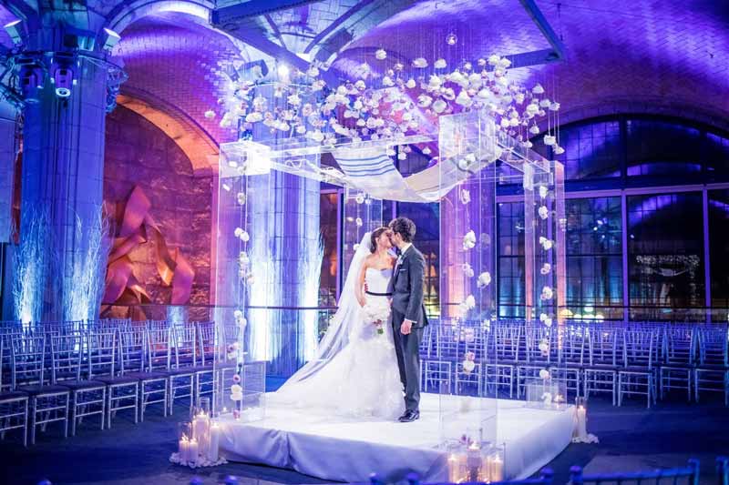 Gorgeous Lucite Wedding Decor Ideas