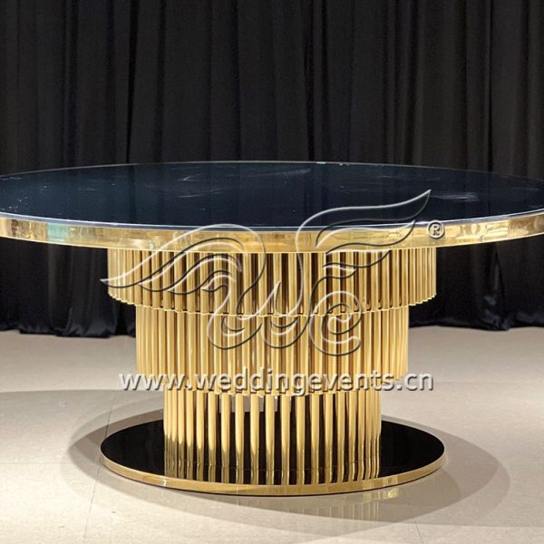 Round Dinner Tables