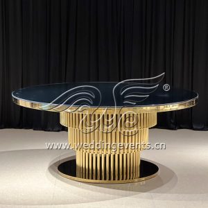 Round Dinner Tables