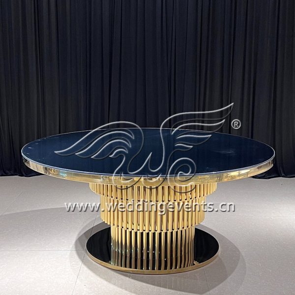 Round Dinner Tables
