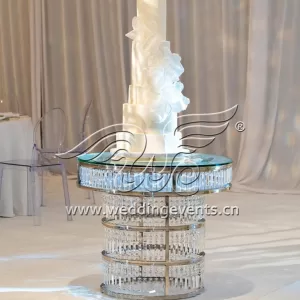 Decorating Wedding Cake Table
