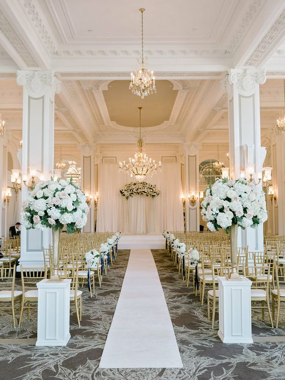How Wide Should a Wedding Aisle Be?