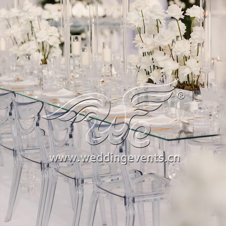 How to Incorporate Acrylic Furniture
