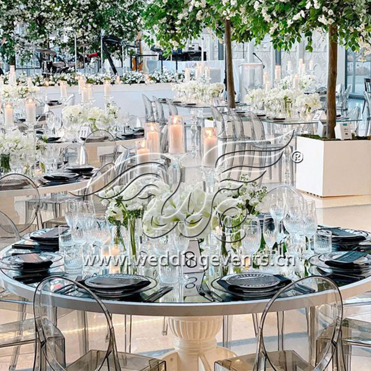 Modern Wedding Venue Décor