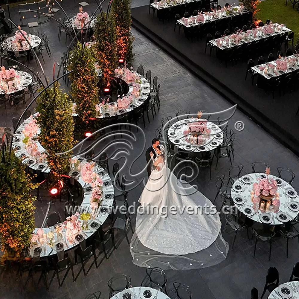 Incorporating S-Shaped Tables Into Your Wedding